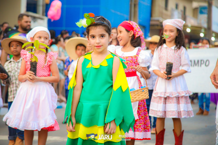 Desfile Cívico de 07 de Setembro em Jaru atrai milhares de pessoas