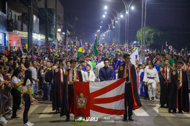 Desfile Cívico de 07 de Setembro em Jaru atrai milhares de pessoas