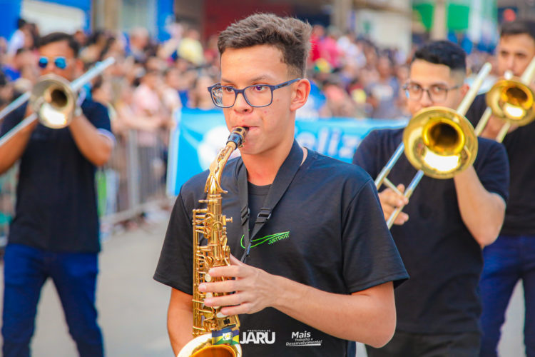 Desfile Cívico de 07 de Setembro em Jaru atrai milhares de pessoas