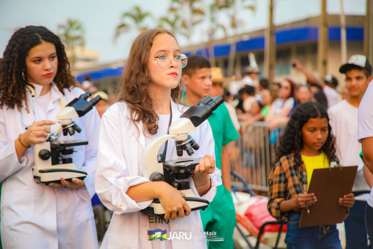 Desfile Cívico de 07 de Setembro em Jaru atrai milhares de pessoas