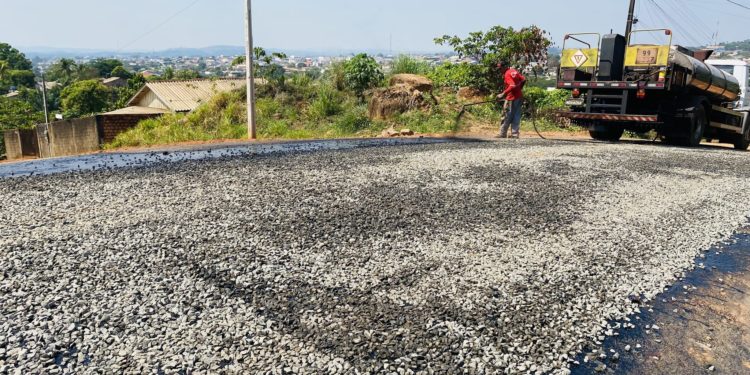 Jaru! Rua Francisco Pantoja no setor 06 também contemplada com as obras de pavimentação asfáltica