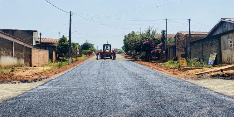 O asfalto chegou! Prefeitura de Jaru conclui pavimentação asfáltica na Rua Olavo Pires no Jardim dos Estados