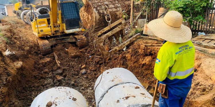 Prefeitura de Jaru realiza mega serviço de drenagem no Jardim dos estados