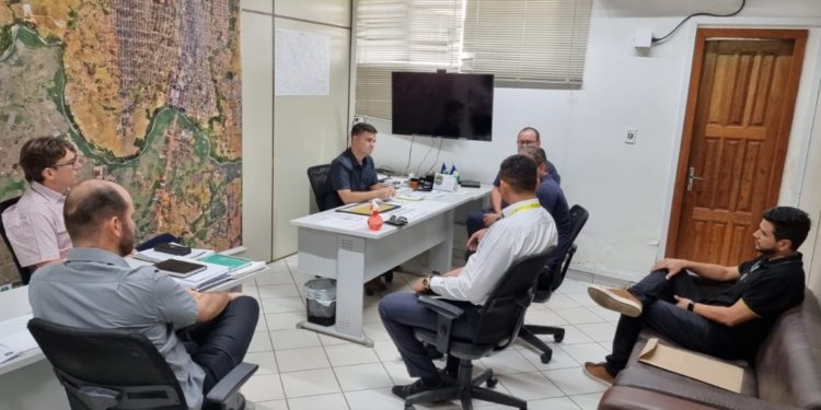 Prefeito recebe equipe do Banco do Brasil e conhece novo gerente da agência do BB em Jaru