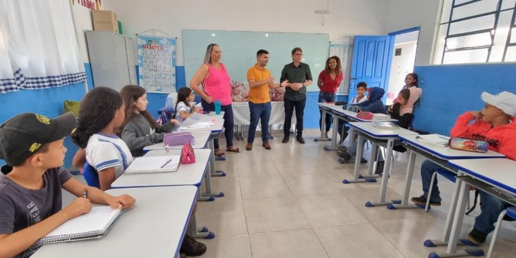 Prefeito e Vice-prefeito acompanham atividades das escolas municipais em Jaru