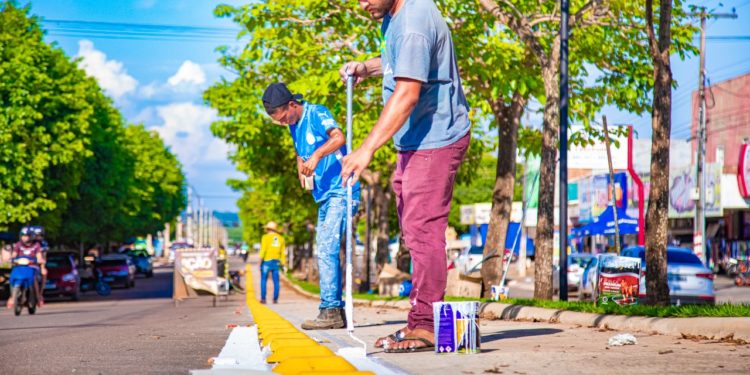 Obras de revitalização da Avenida Dom Pedro I em Jaru transformam cenário urbano de Jaru