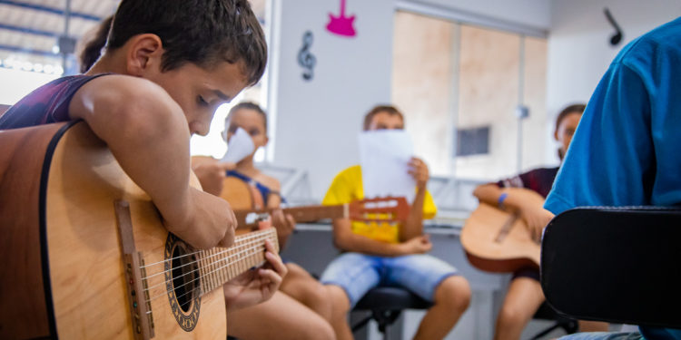 Prefeitura de Jaru realiza oficinas de música, dança e pintura para alunos atendidos pelo Serviço de Convivência e Fortalecimento de Vínculos
