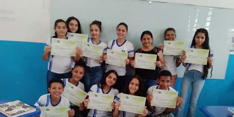 Alunos do 8º ano da Escola municipal de Jaru Uaru são classificados para a fase nacional da Olimpíada Brasileira de Saúde e Meio Ambiente; premiação será no Rio de Janeiro