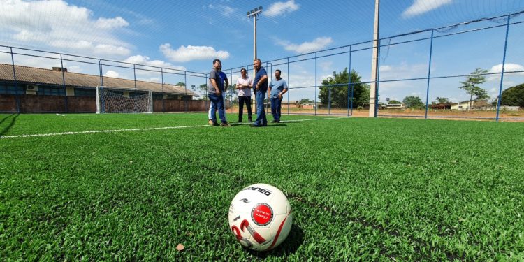 Prefeito João Gonçalves Júnior, vice-prefeito Jeverson Lima e deputado federal Lúcio Mosquini entregam obras do Campo Sintético no distrito de Bom Jesus