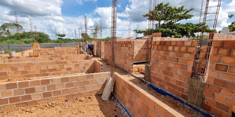 Prefeitura de Jaru realiza construção de Centro de Saúde no bairro Morumbi