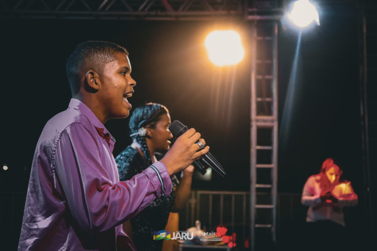 Primeira noite da cantata natalina em Jaru reúne milhares de pessoas