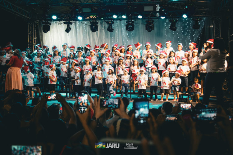Primeira noite da cantata natalina em Jaru reúne milhares de pessoas