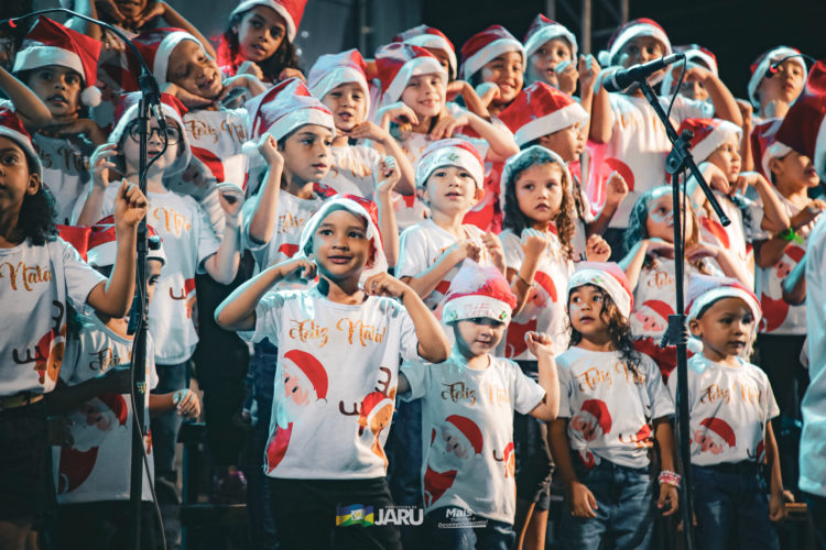 Primeira noite da cantata natalina em Jaru reúne milhares de pessoas