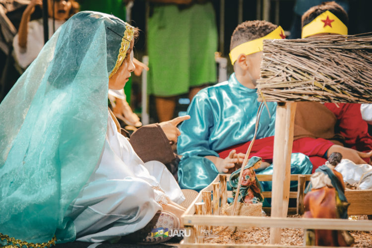 Primeira noite da cantata natalina em Jaru reúne milhares de pessoas