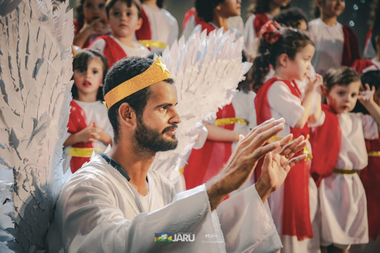 Primeira noite da cantata natalina em Jaru reúne milhares de pessoas