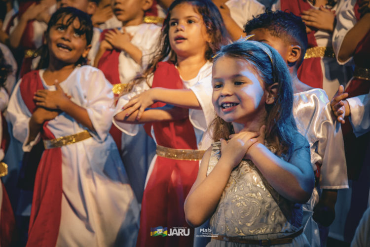 Primeira noite da cantata natalina em Jaru reúne milhares de pessoas
