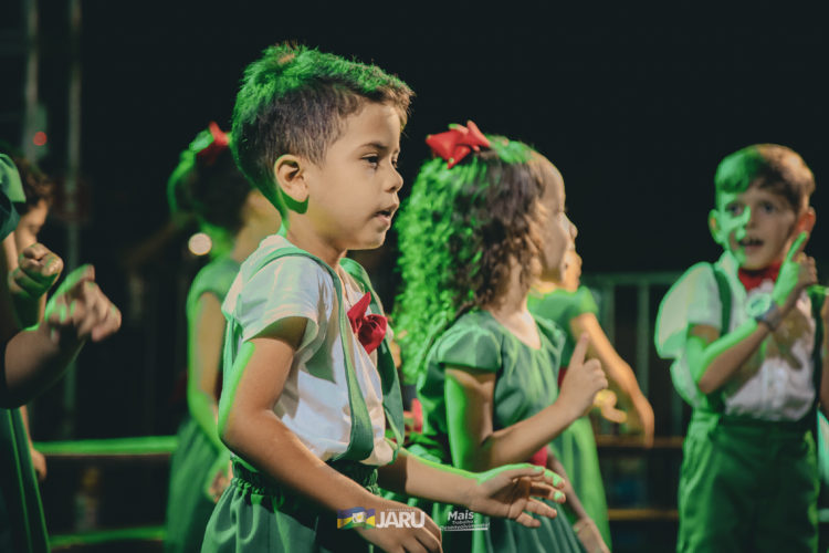 Primeira noite da cantata natalina em Jaru reúne milhares de pessoas