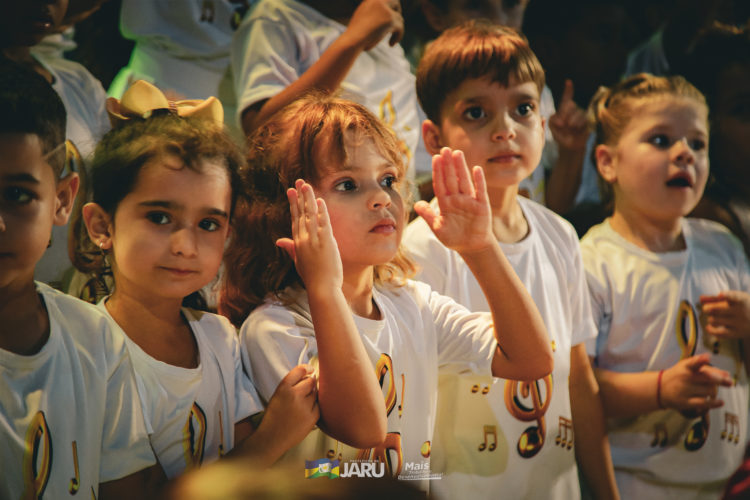 Primeira noite da cantata natalina em Jaru reúne milhares de pessoas