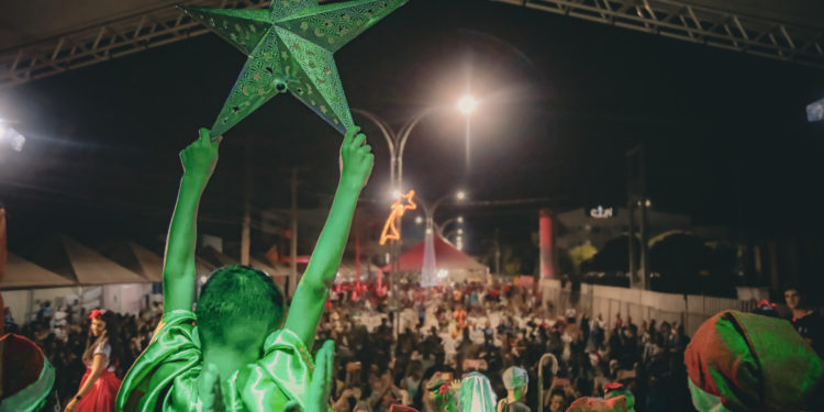 Primeira noite da cantata natalina em Jaru reúne milhares de pessoas