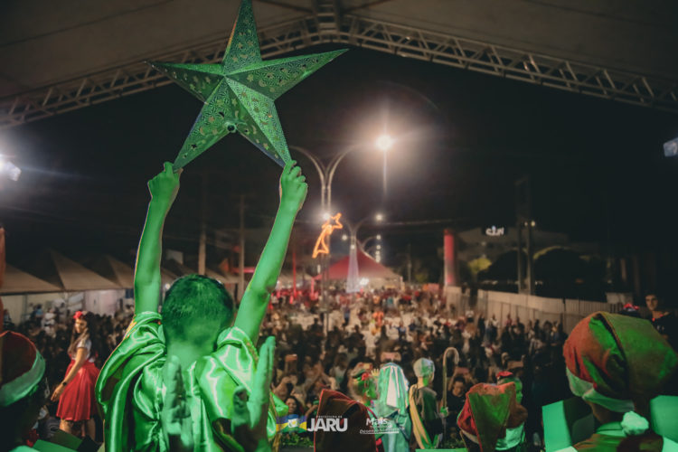 Primeira noite da cantata natalina em Jaru reúne milhares de pessoas