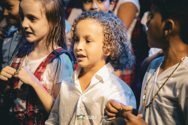 Primeira noite da cantata natalina em Jaru reúne milhares de pessoas