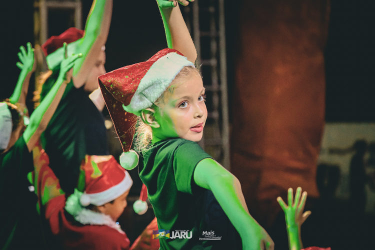 Primeira noite da cantata natalina em Jaru reúne milhares de pessoas