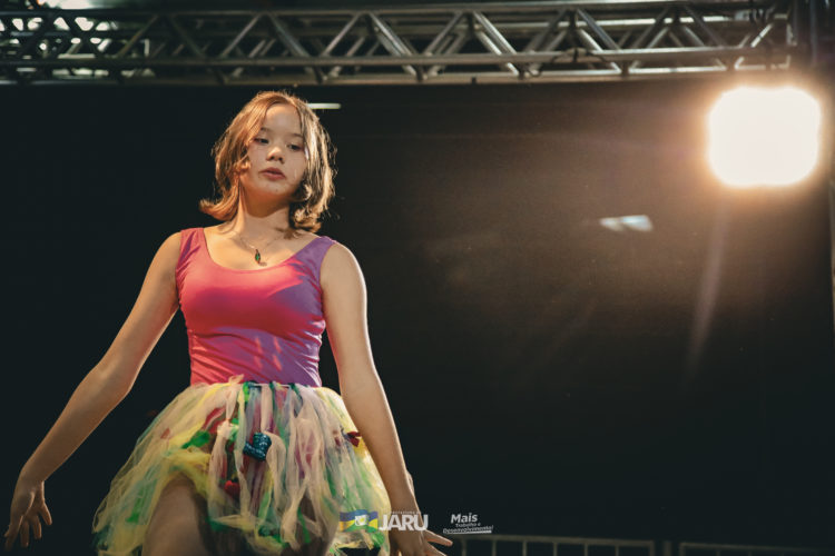 Primeira noite da cantata natalina em Jaru reúne milhares de pessoas