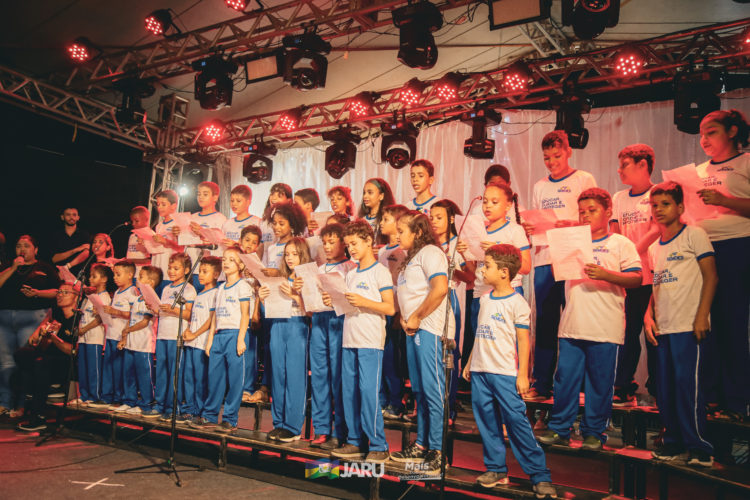 Primeira noite da cantata natalina em Jaru reúne milhares de pessoas