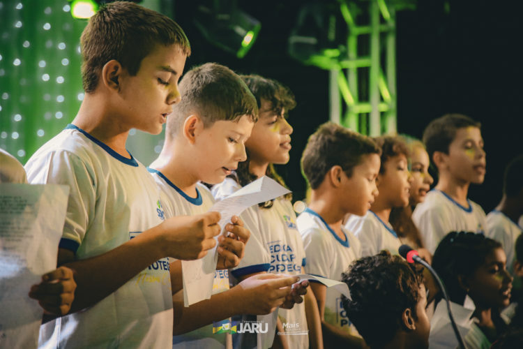 Primeira noite da cantata natalina em Jaru reúne milhares de pessoas