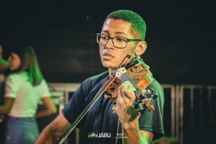 Primeira noite da cantata natalina em Jaru reúne milhares de pessoas