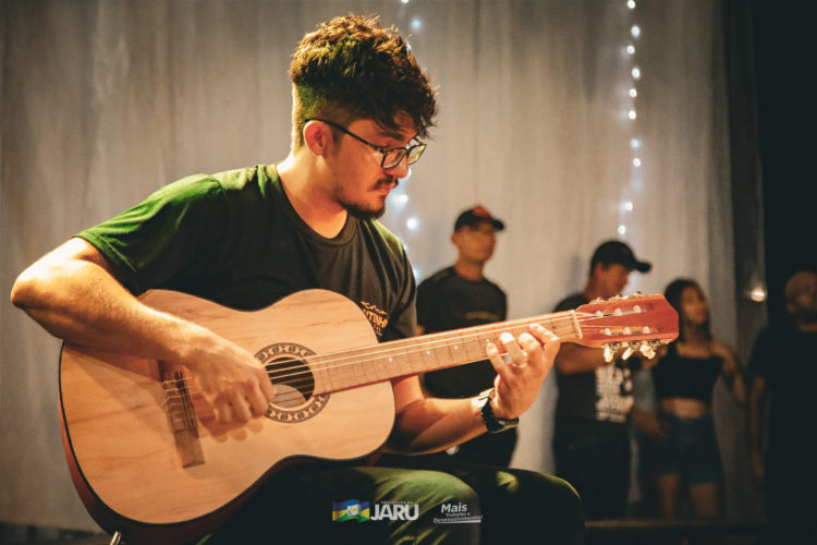 Primeira noite da cantata natalina em Jaru reúne milhares de pessoas