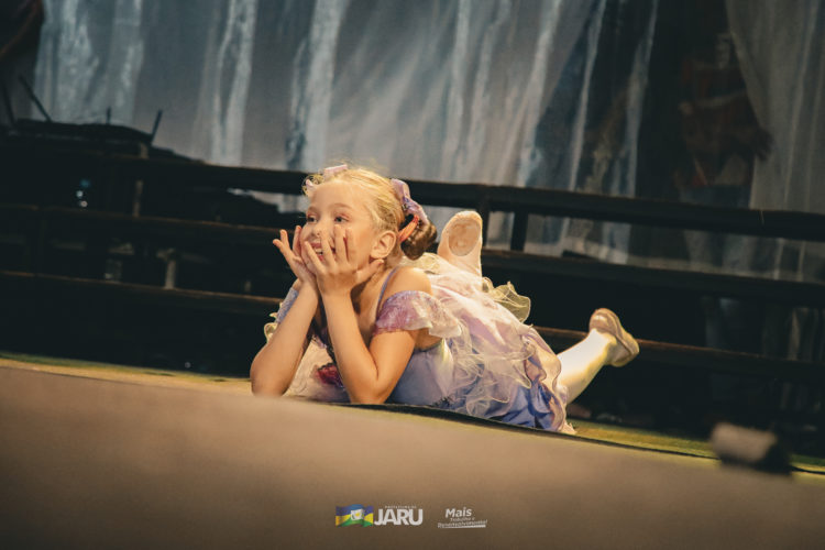 Primeira noite da cantata natalina em Jaru reúne milhares de pessoas