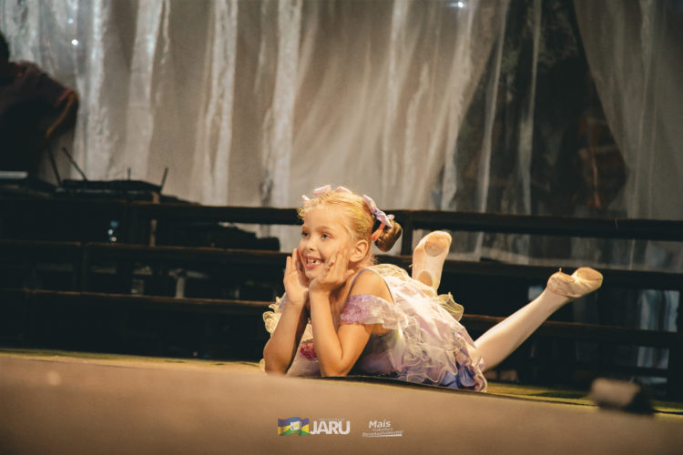 Primeira noite da cantata natalina em Jaru reúne milhares de pessoas