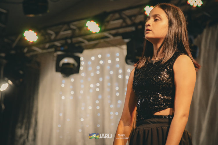 Primeira noite da cantata natalina em Jaru reúne milhares de pessoas