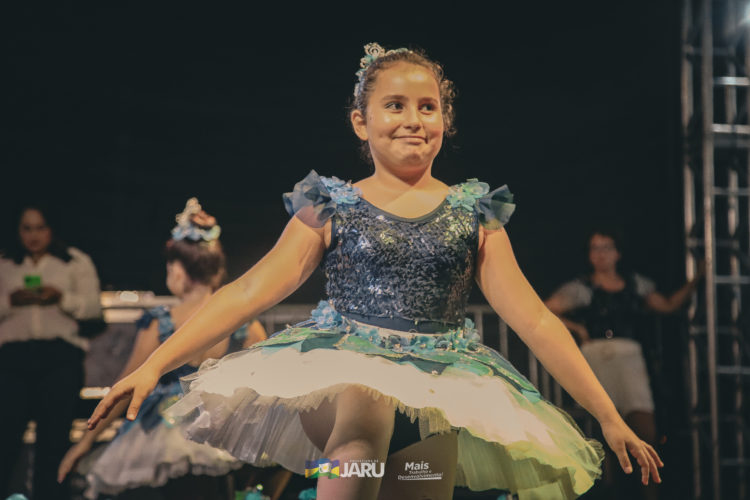 Primeira noite da cantata natalina em Jaru reúne milhares de pessoas