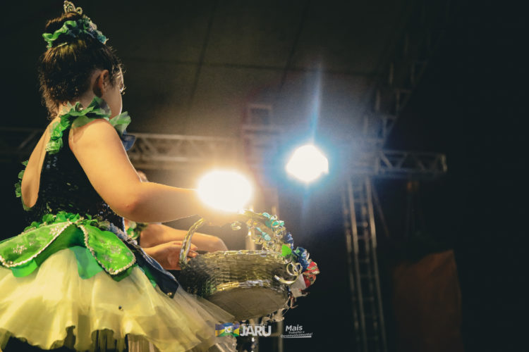 Primeira noite da cantata natalina em Jaru reúne milhares de pessoas