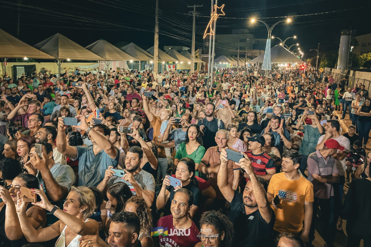 Primeira noite da cantata natalina em Jaru reúne milhares de pessoas