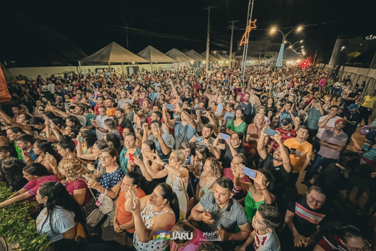 Primeira noite da cantata natalina em Jaru reúne milhares de pessoas