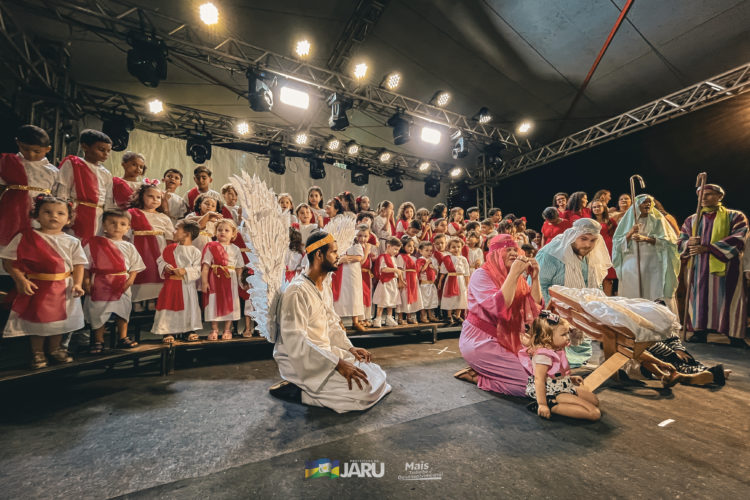 Primeira noite da cantata natalina em Jaru reúne milhares de pessoas