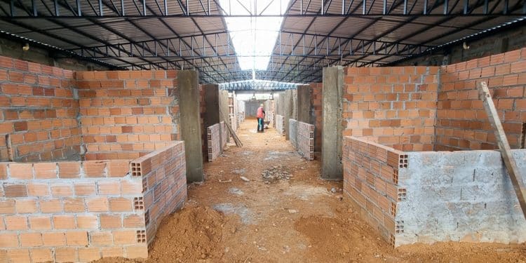 Obras do Feirão do Produtor Rural em Jaru chegam a fase acabamento