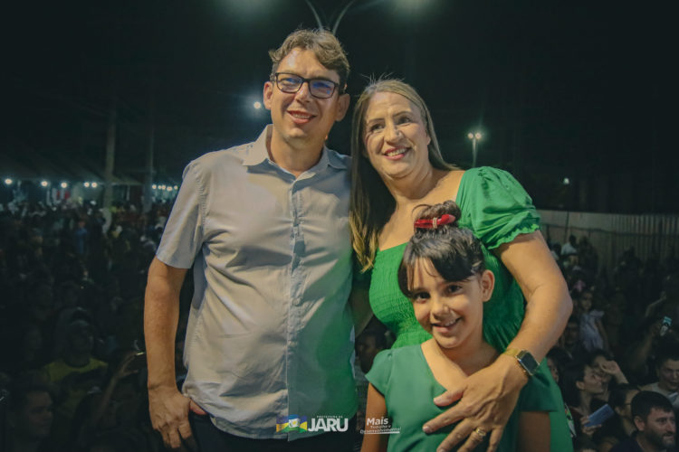 Primeira noite da cantata natalina em Jaru reúne milhares de pessoas