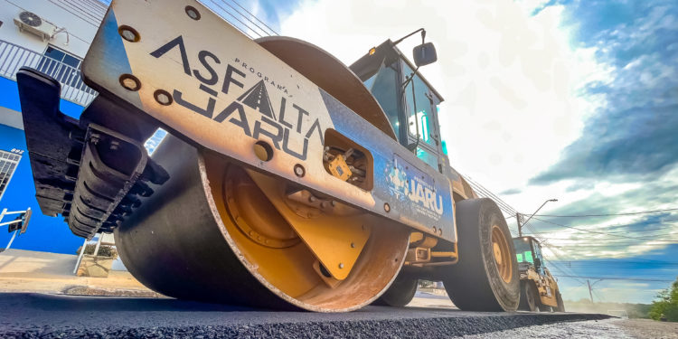 Asfalta Jaru: Prefeitura realiza recapeamento da Avenida Tiradentes