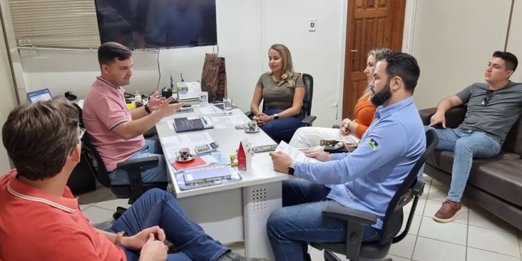 Prefeito João Gonçalves Júnior e vice-prefeito Jeverson Lima recebem equipe técnica do Governo de Rondônia para alinhar ações