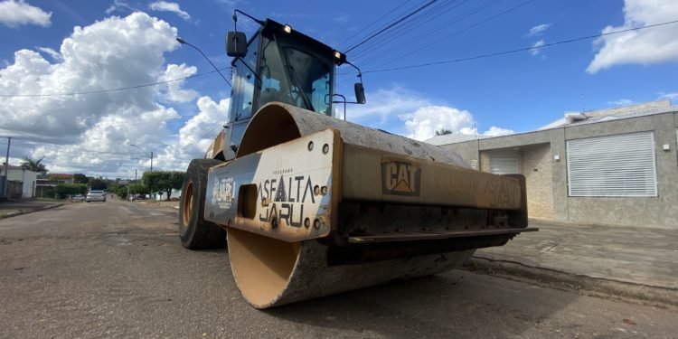 Prefeitura de Jaru continua com ações de tapa-buracos pelas ruas e avenidas do município