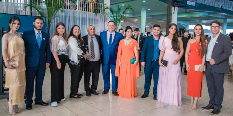 Prefeito João Gonçalves Júnior e vice-prefeito Jeverson Lima prestigiam posse dos deputados estaduais de Rondônia