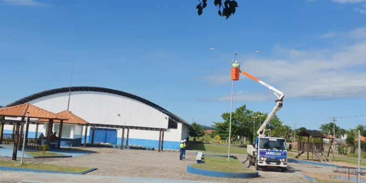 Prefeitura de Jaru realiza manutenção em espaços públicos no distrito de Tarilândia e Santa Cruz da Serra