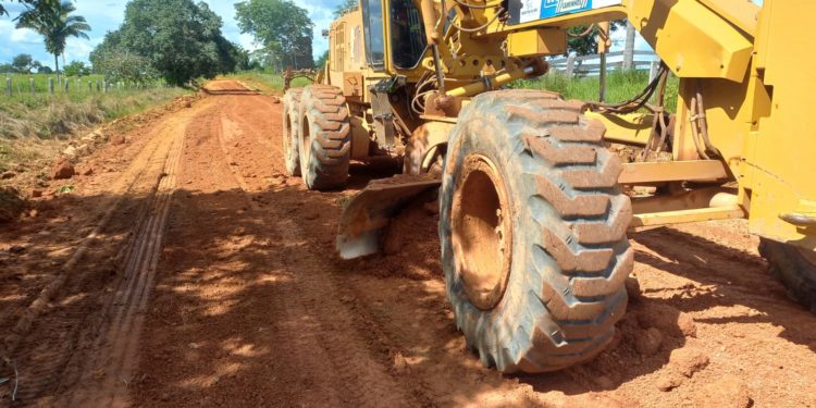 Prefeitura de Jaru realiza manutenção em estradas rurais do município