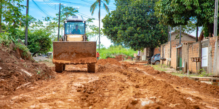 Prefeitura de Jaru inicia serviço de pavimentação na Euclides da Cunha no setor 07