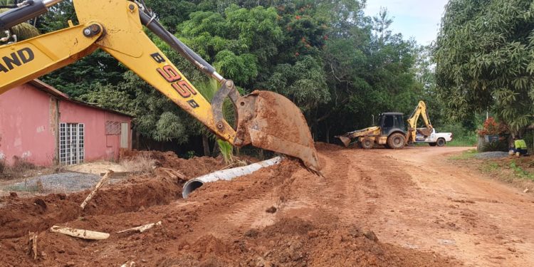 Prefeitura de Jaru realiza serviço de drenagem na Rua Rio de Janeiro no setor 02