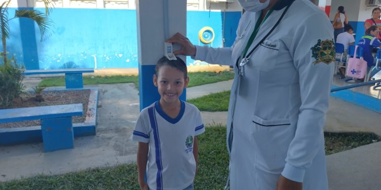 Aprender com saúde: Prefeitura leva atendimentos médicos e odontológicos a alunos da escola Jean Carlos Muniz